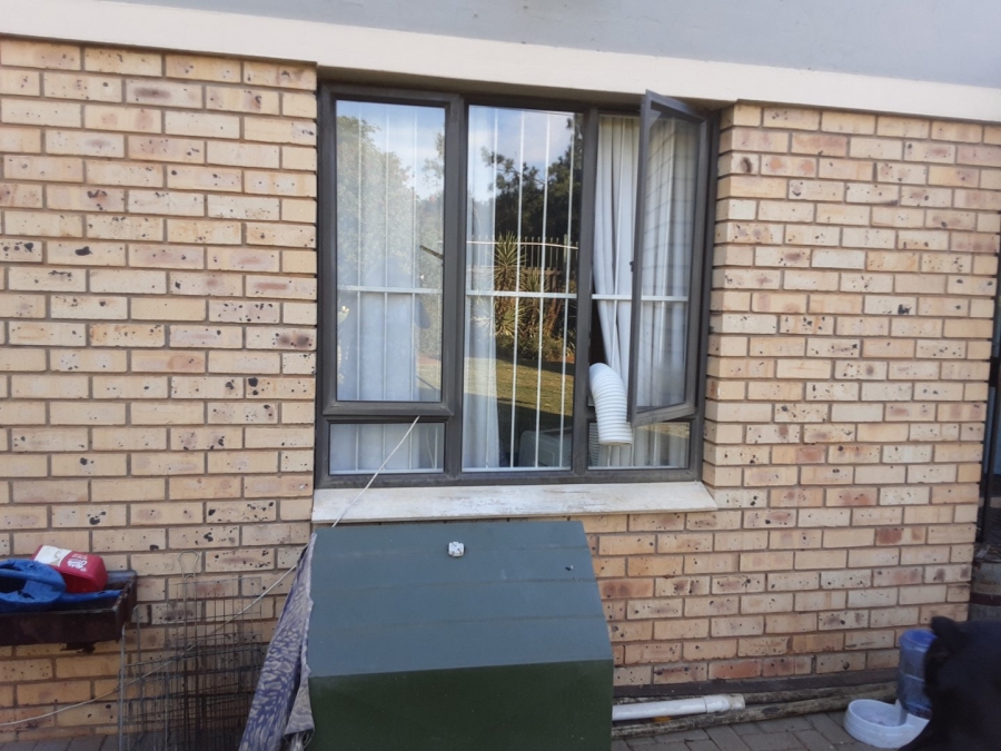 2 Bedroom Property for Sale in Langenhovenpark Free State